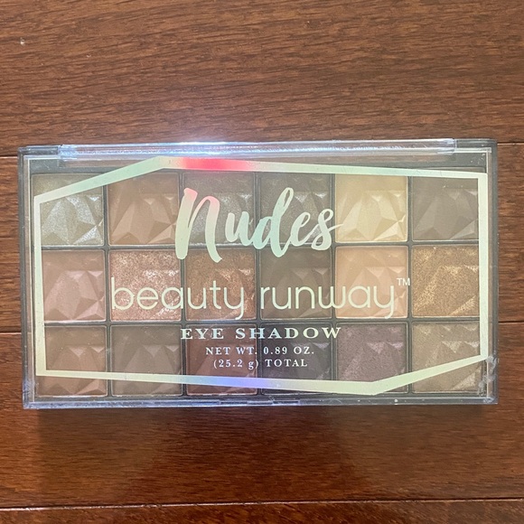Nudes Eyeshadow Palette - Picture 3 of 3